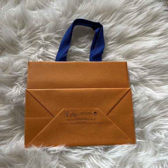 Small Louis Vuitton paper bag - Picture 2 of 7